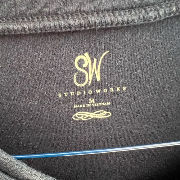 Studio Works Navy V Neck Long Sleeve Tee Size Medium - Picture 4 of 4